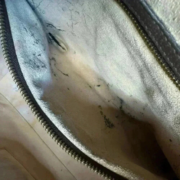 Gucci GG Supreme Ophidia Medium Size Retails For $2590 Dollars. - Picture 15 of 16